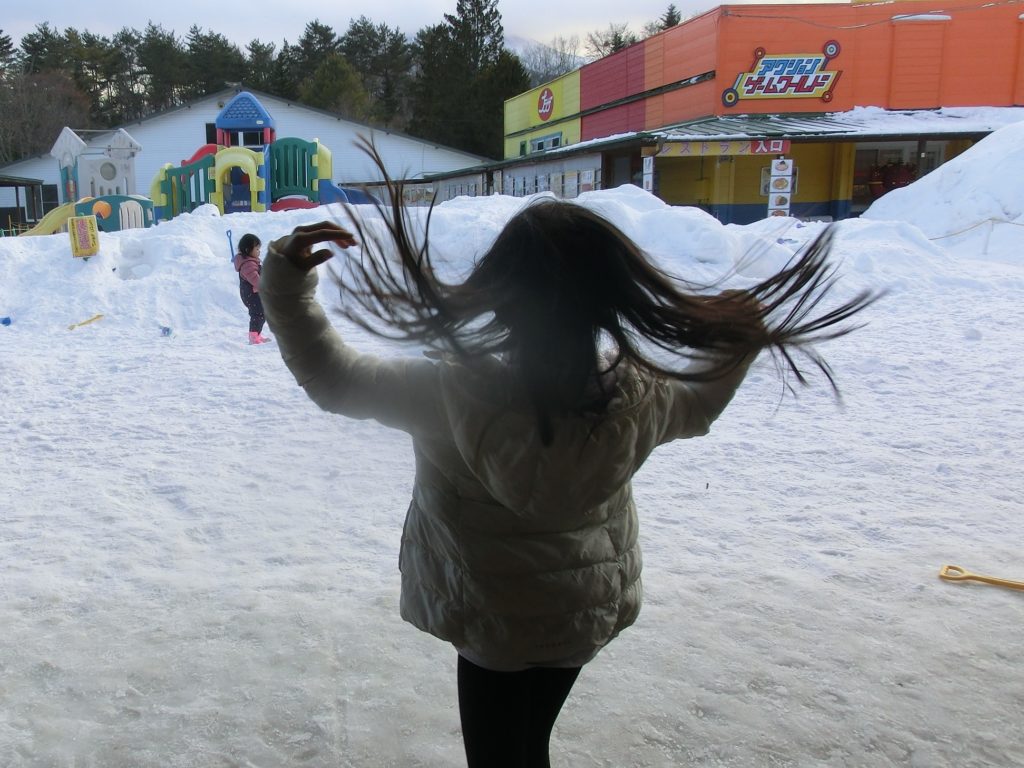 軽井沢おもちゃ王国で雪遊び