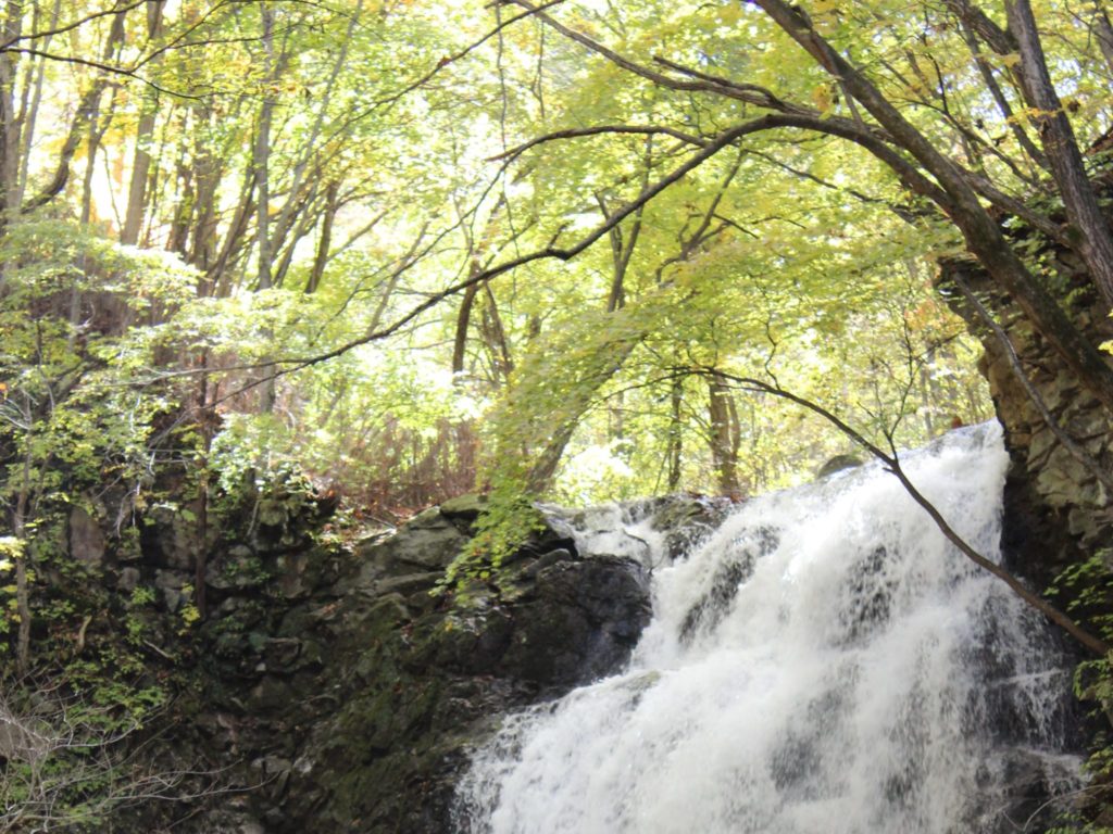 「浅間大滝」北軽井沢の観光スポット