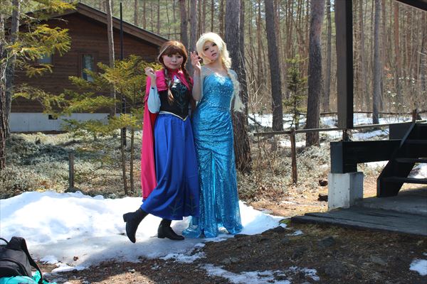 アナと雪の嬢王コスプレでアンを利用