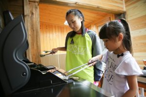 室内バーベキューができるグレースのBBQ小屋