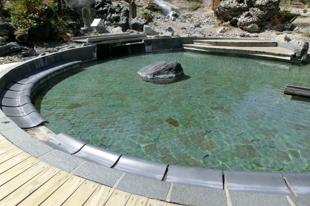 群馬県草津温泉西の河原公園足湯