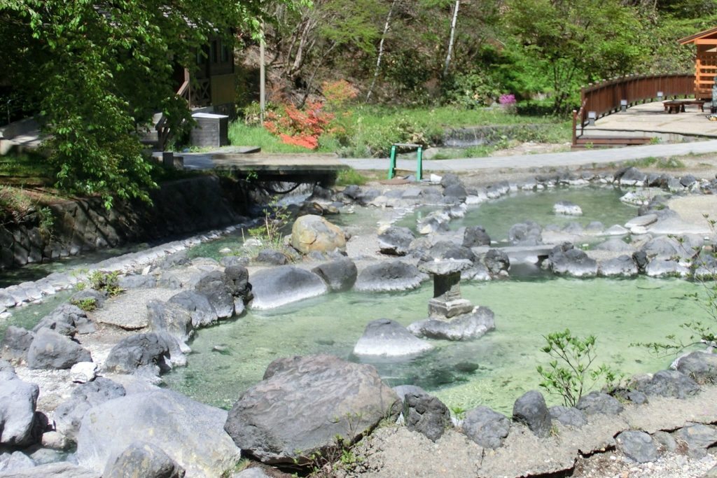 群馬県草津温泉西の河原