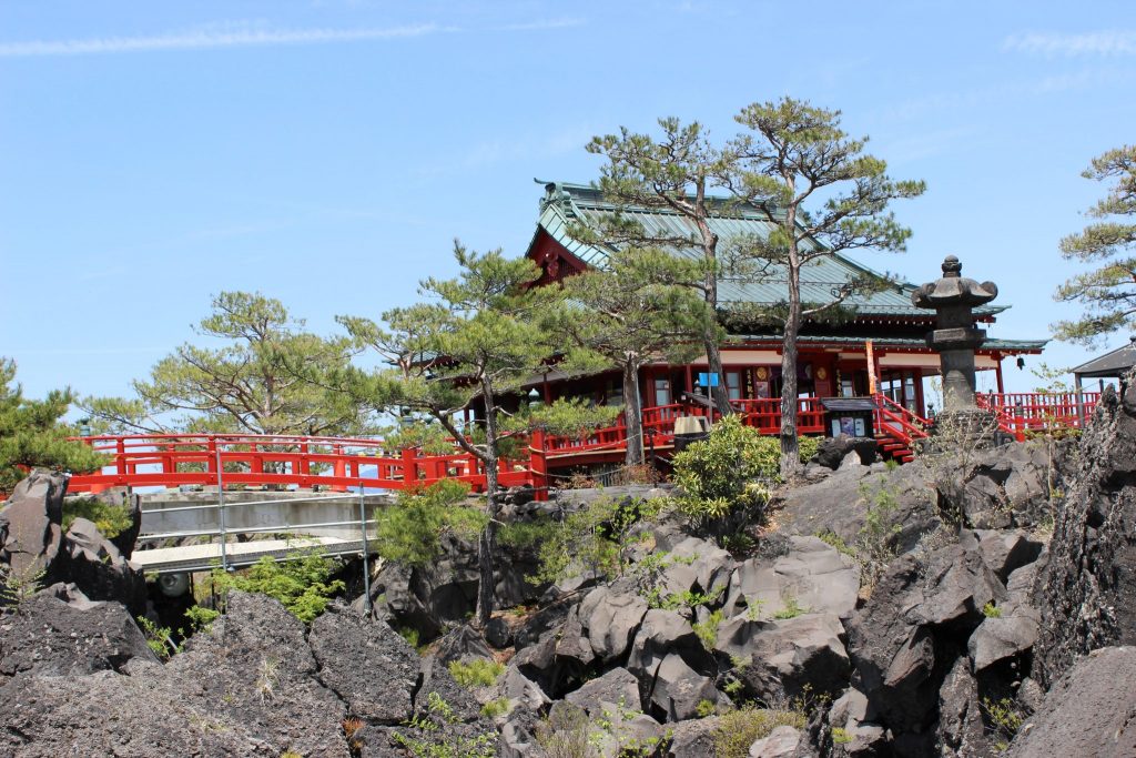 鬼押し出し園　浅間山観音堂