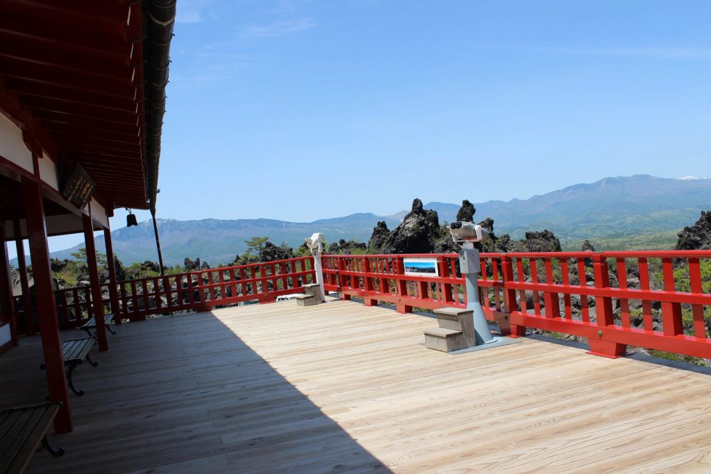 鬼押し出し園　「浅間山観音堂」からの眺望