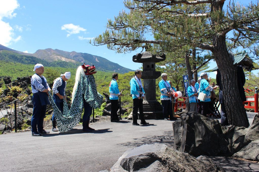 鬼押し出し園　東叡山寛永寺別院「浅間山観音堂」創建　60周年　獅子舞