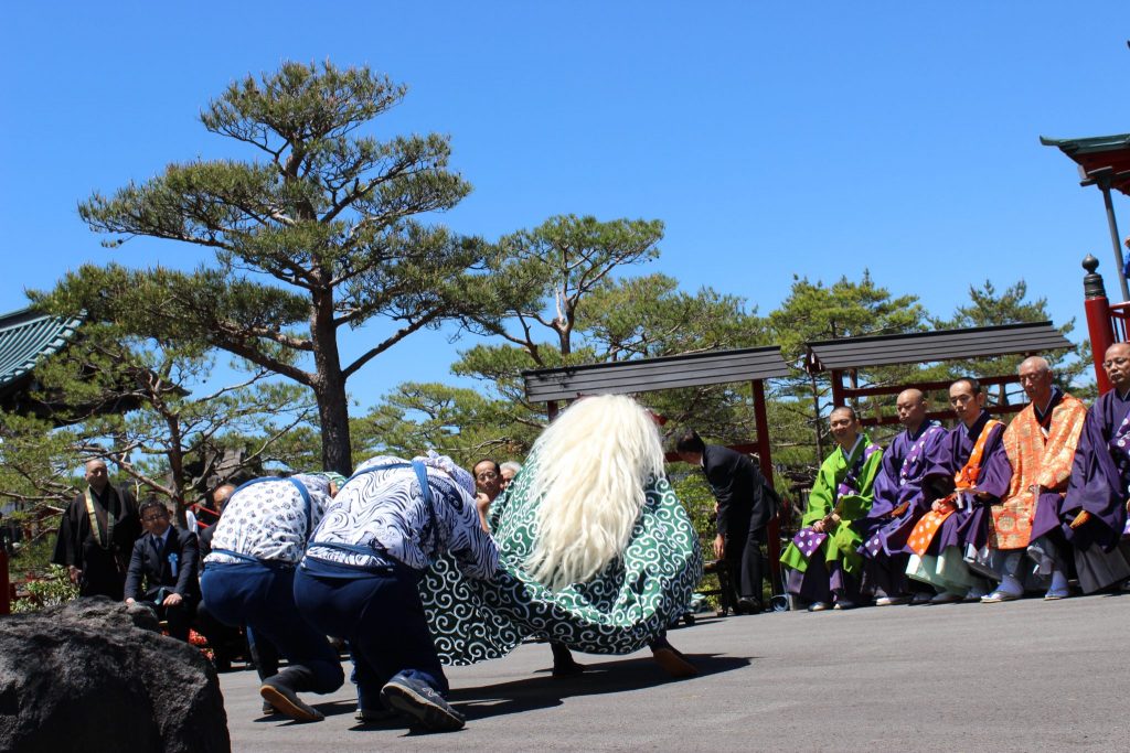 鬼押し出し園　東叡山寛永寺別院「浅間山観音堂」創建　60周年　獅子舞