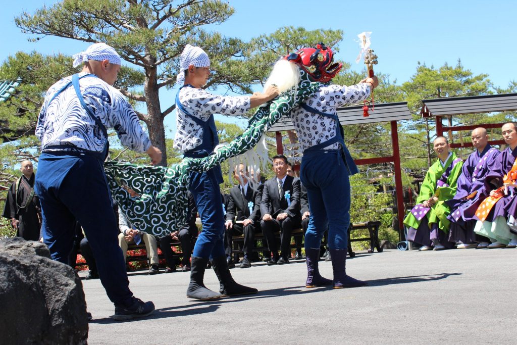 鬼押し出し園　東叡山寛永寺別院「浅間山観音堂」創建　60周年　獅子舞