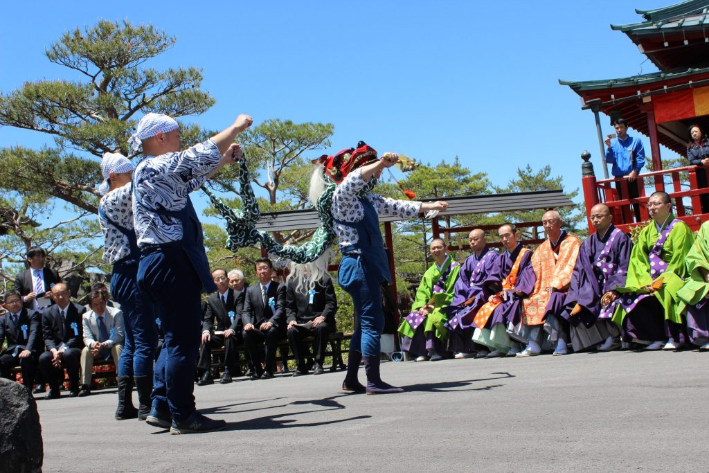 鬼押し出し園　東叡山寛永寺別院「浅間山観音堂」創建　60周年　獅子舞