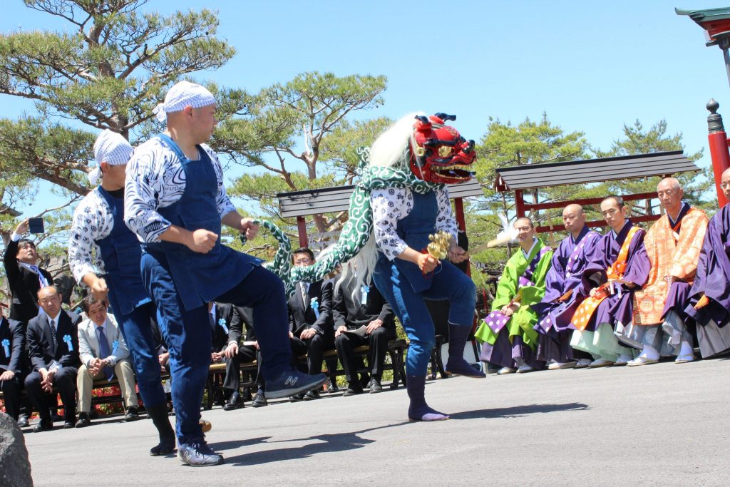 ルネス軽井沢から車で10分　鬼押し出し園　東叡山寛永寺別院「浅間山観音堂」創建　60周年　獅子舞