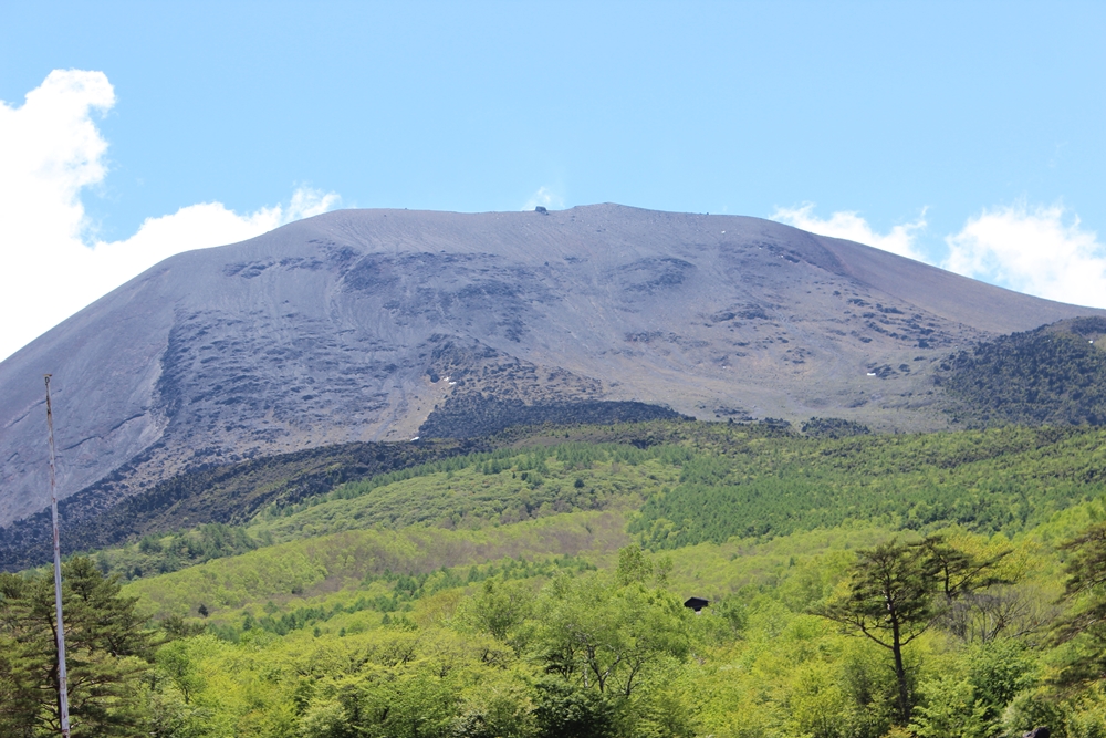 万座ハイウェイ (浅間-白根火山ルート)からの浅間山　ルネス軽井沢から車で10分