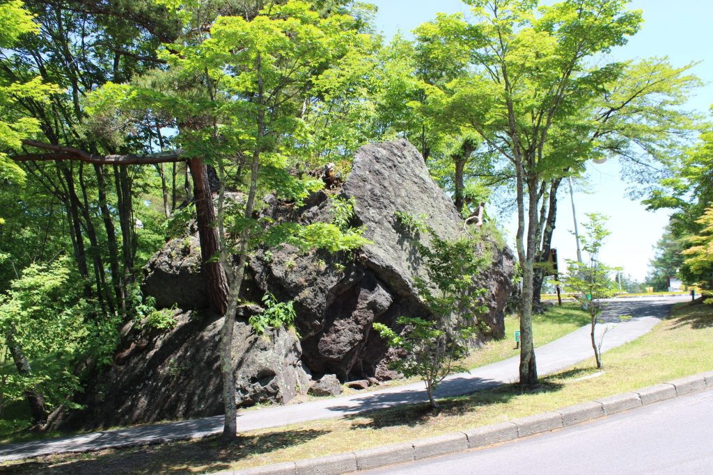 軽井沢おもちゃ王国の駐車場内遊歩道