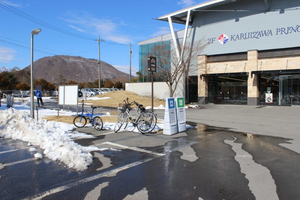 軽井沢アウトレットの駐車場