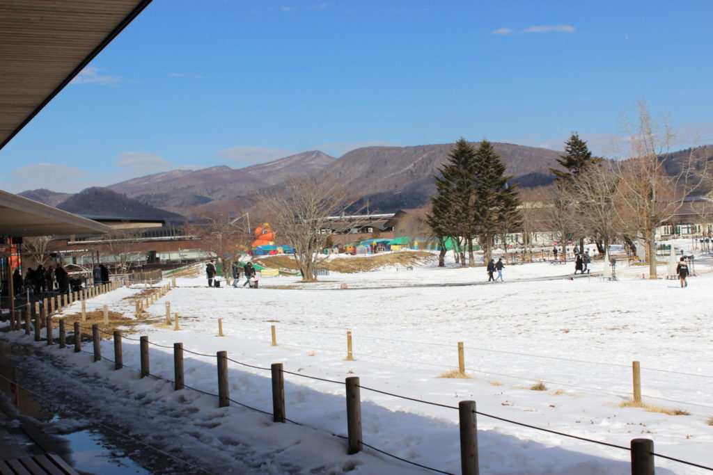 軽井沢アウトレット内のツリーモール