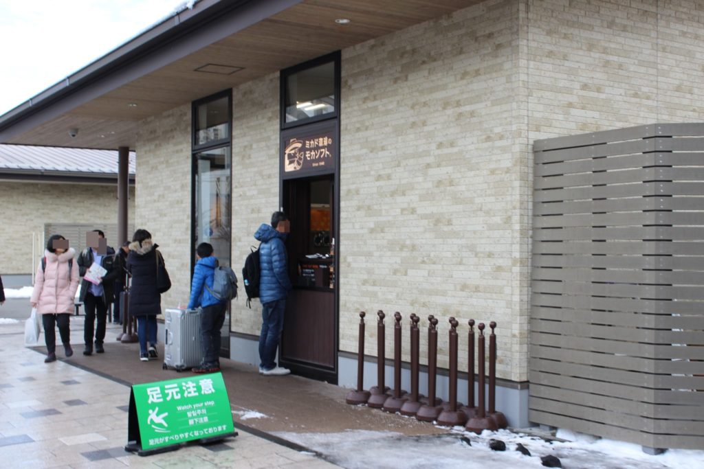 軽井沢アウトレット内のミカド珈琲店舗