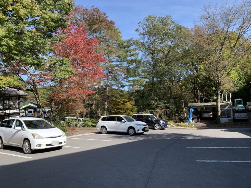 嬬恋高原温泉「つつじの湯」の駐車スペース