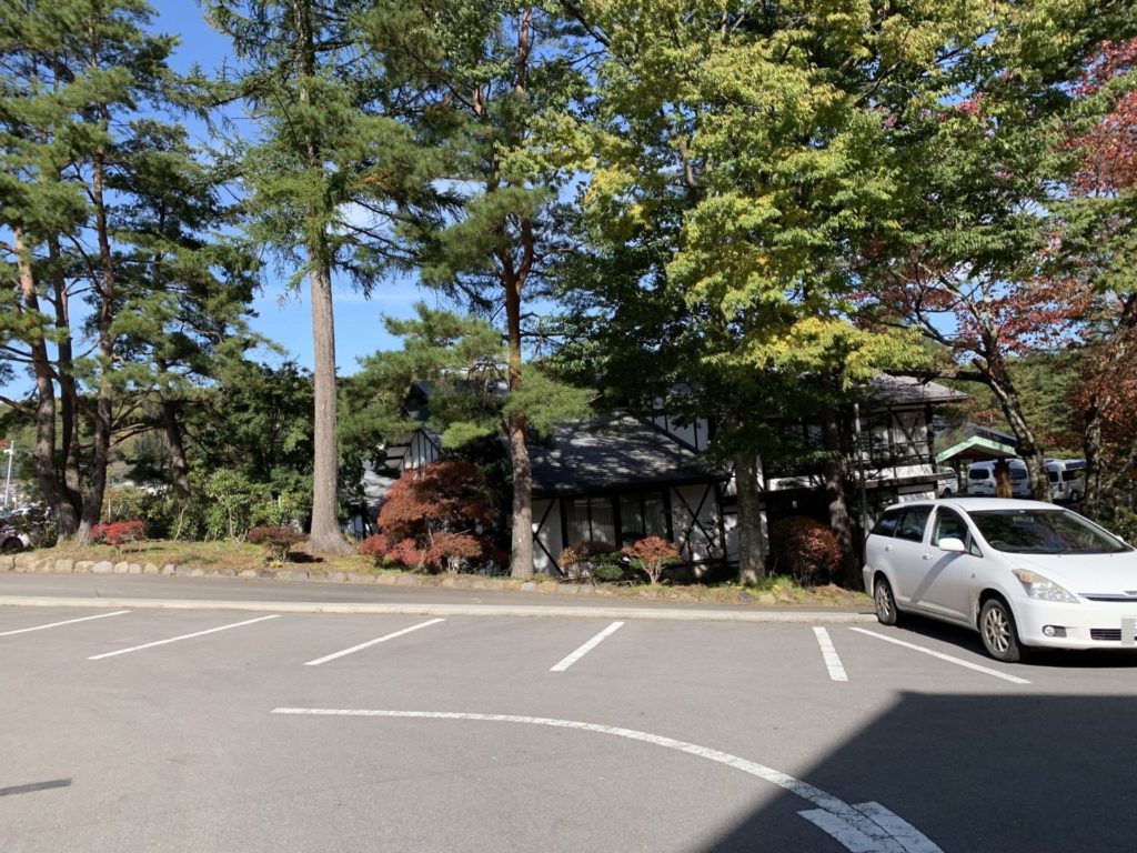 嬬恋高原温泉「つつじの湯」の駐車スペース