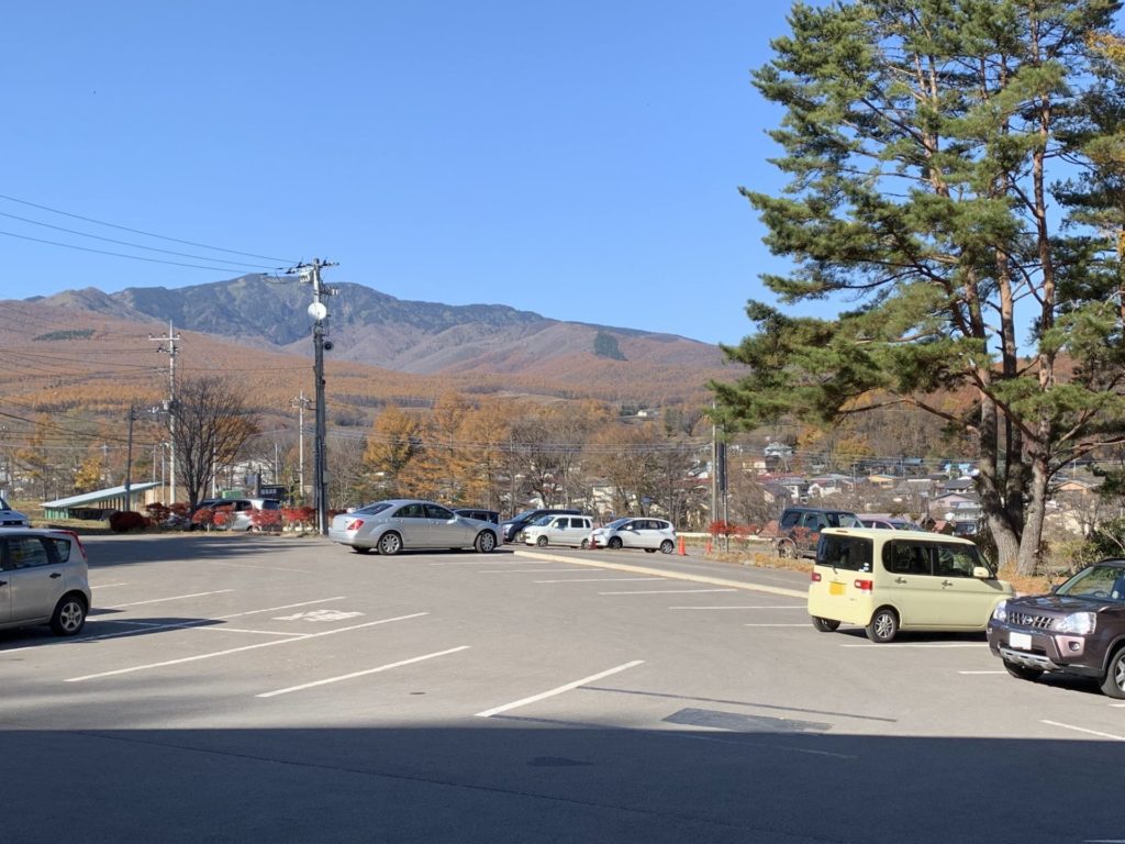 嬬恋高原温泉つつじの湯の駐車場からの嬬恋村周辺の景観