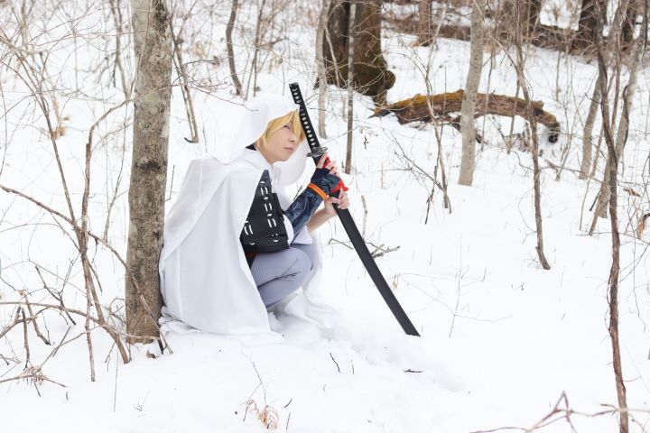 コスプレで静寂な林の中で貸切雪ロケ