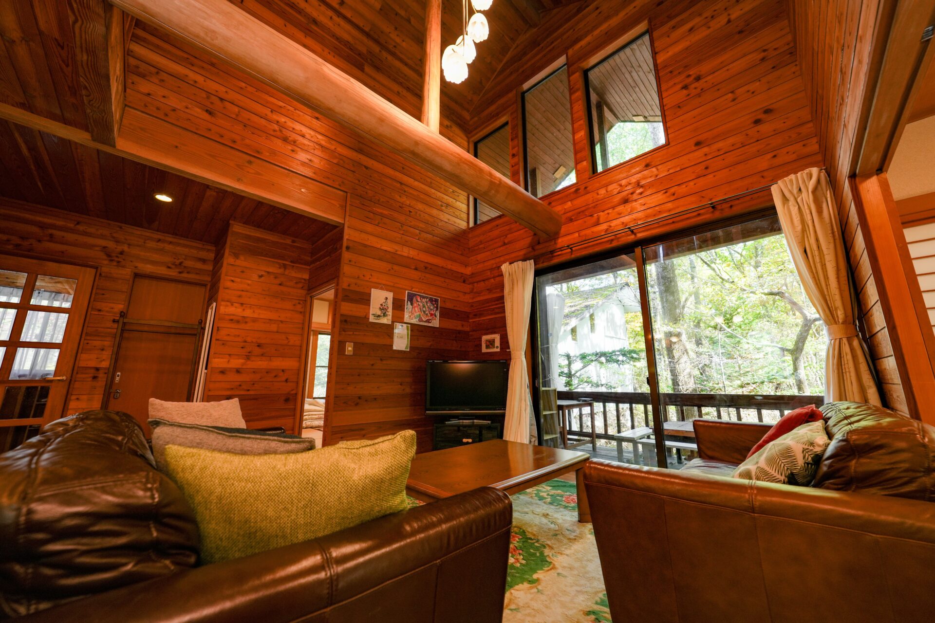 貸別荘ルネス軽井沢「アリエッティ」リビング