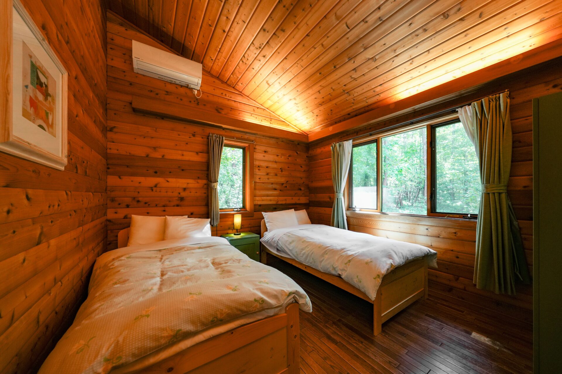 貸別荘ルネス軽井沢「カール」ベッドルーム西側 width=