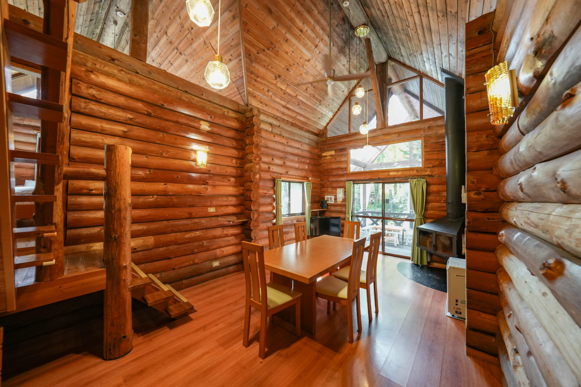 貸別荘ルネス軽井沢「カンパニュラ」リビング