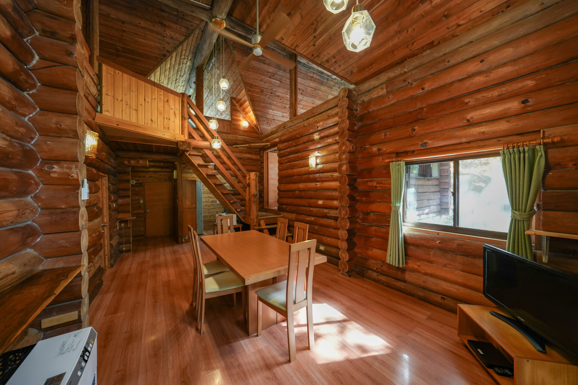 貸別荘ルネス軽井沢「カンパニュラ」リビング