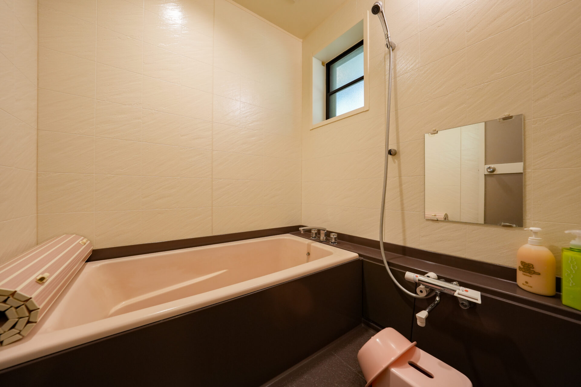 しおん虹のバスルームになります。