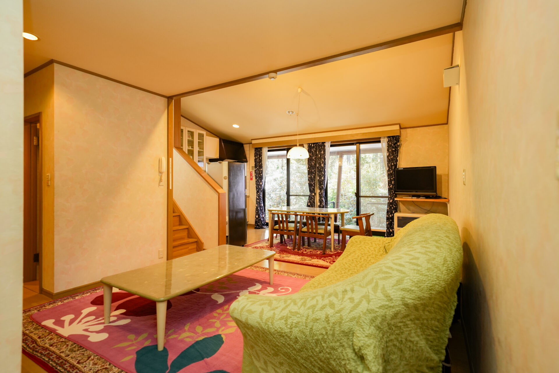 貸別荘ルネス軽井沢しおん虹のリビング