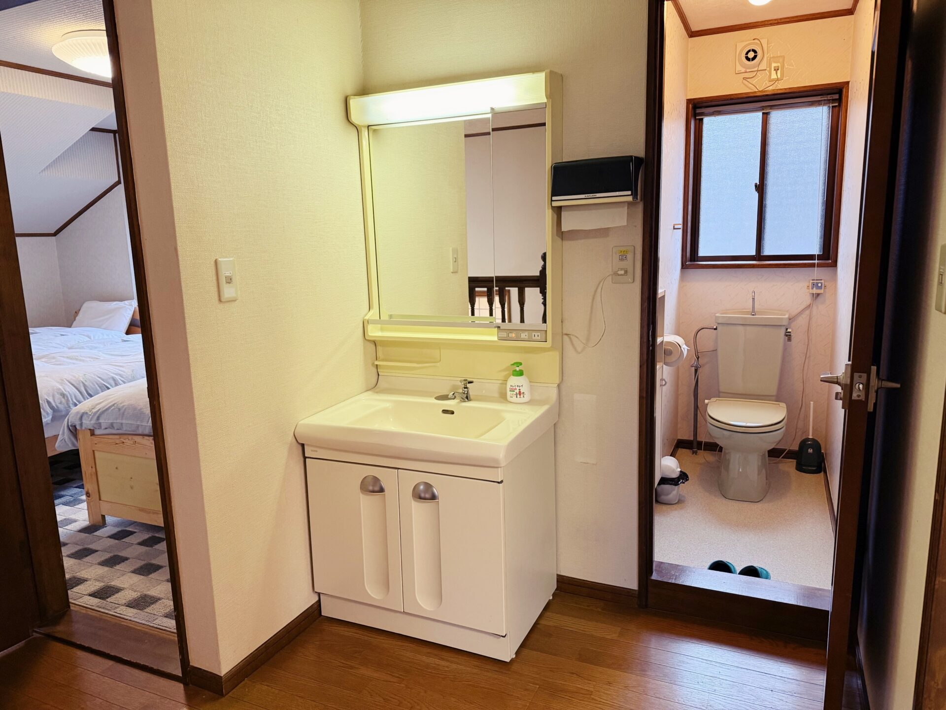 貸別荘ルネス軽井沢「スイエン」洗面トイレ